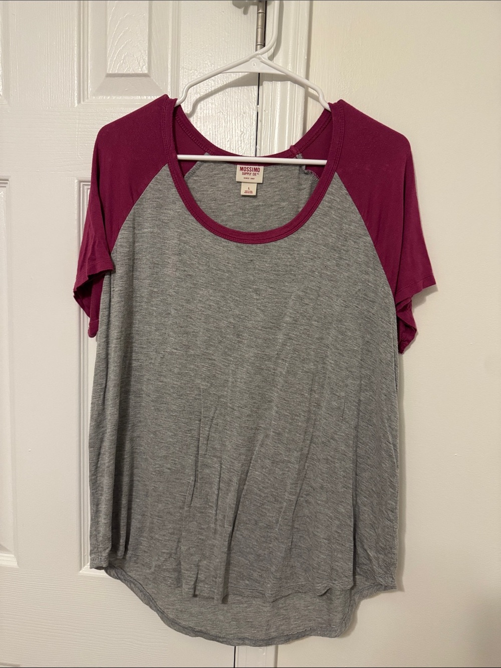 Women’s Large Mossimo Supply Co. Gray Scoop Neck Raglan Top with Berry Sleeves